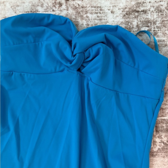 Missguided Strapless jersey twist Knot dress  in Bright Blue - Picture 7 of 7